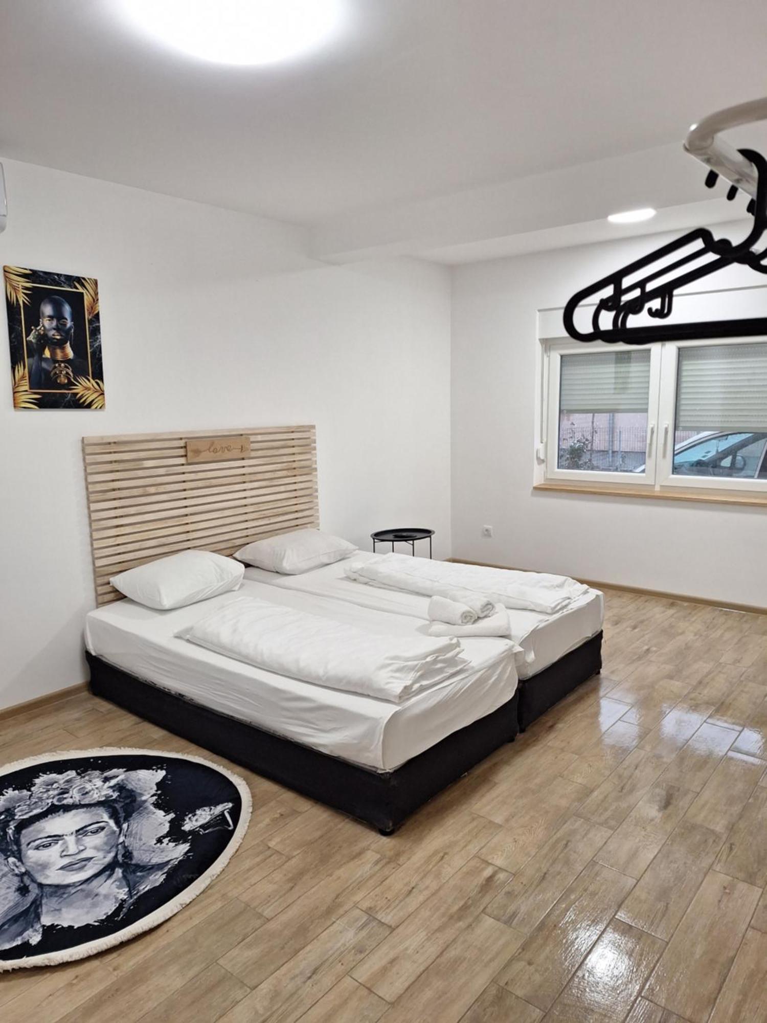 Expo Airport Otel Surcin Экстерьер фото