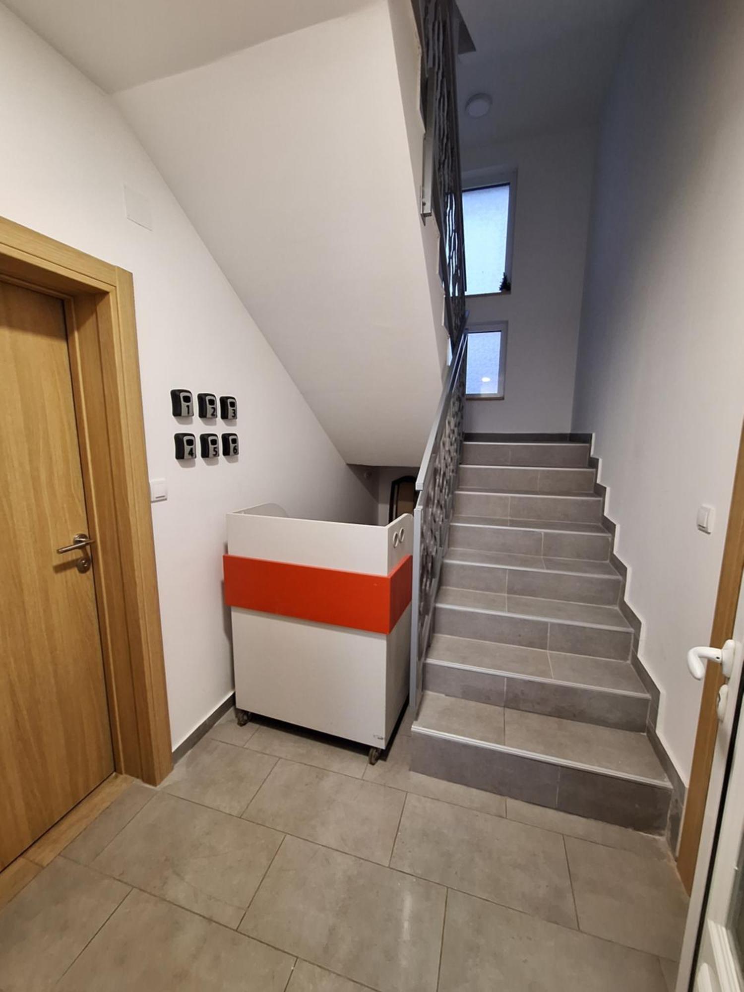 Expo Airport Otel Surcin Экстерьер фото