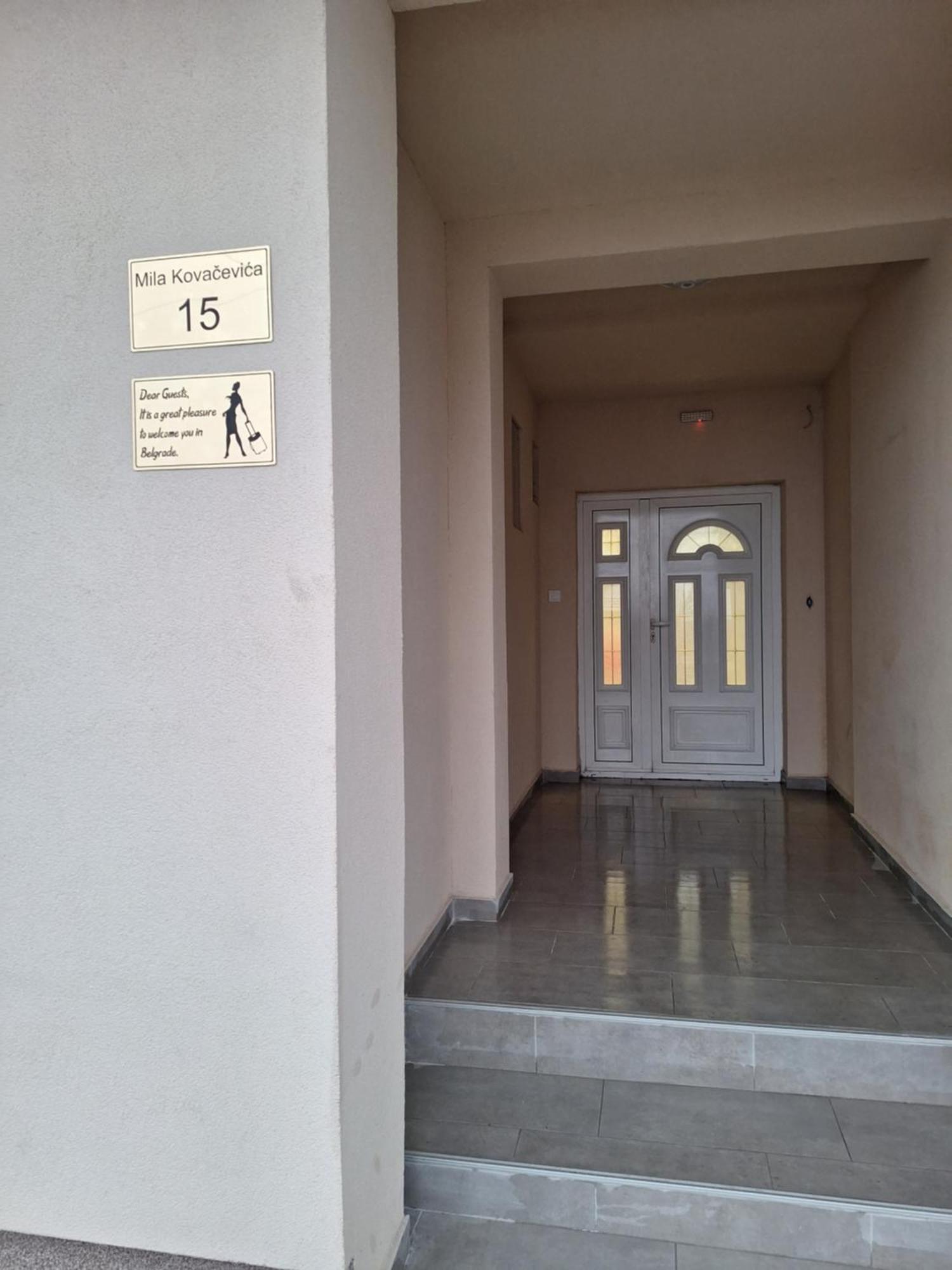 Expo Airport Otel Surcin Экстерьер фото